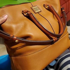 EUC Dooney Chelsea Shopper